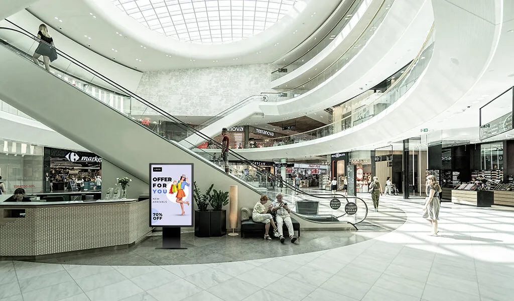 Choosing-the-Right-Digital-Screen-Solution-for-Your-Mall.jpg